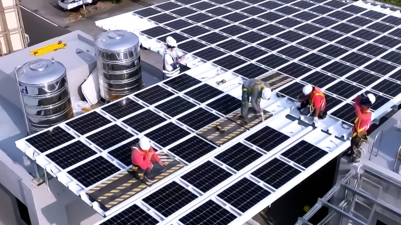 友達打造光電建築一體化整合建材，開發SunSteel光電整合型浪板，實現快速安裝、避免二次施工，讓屋頂光電躍升未來建物新標配。